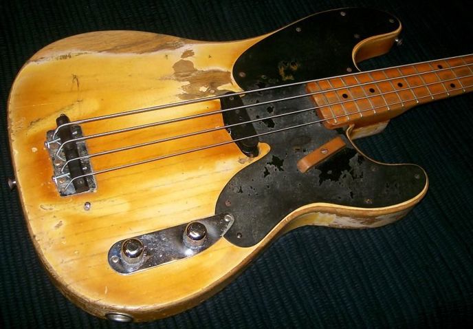První Fender Precision Bass